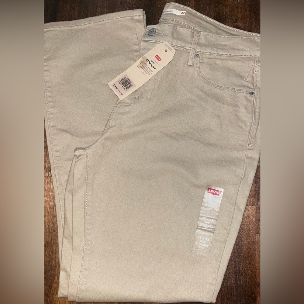 NWT 505 Straight Mid Rise Easy through hip and thigh in khaki color Size 33/32